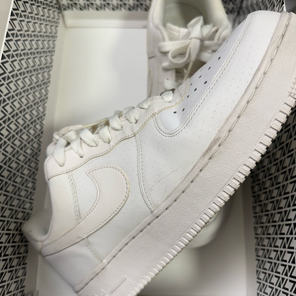 Nike Men's AF1 82’ White Sneakers - Picture 3 of 7